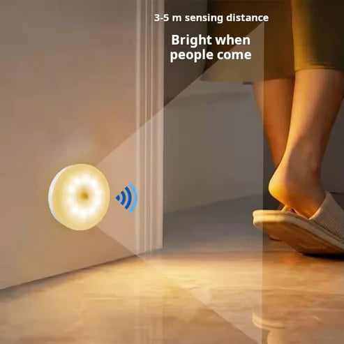 مصباح ليلي LED يعمل بمستشعر حركة